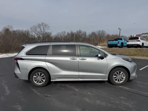 2024 Toyota Sienna XLE