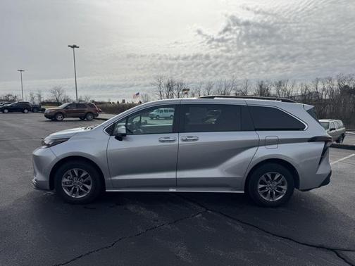 2024 Toyota Sienna XLE