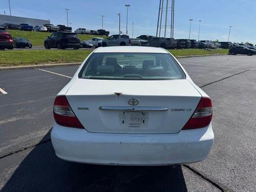 Super White 2002 Toyota Camry LE