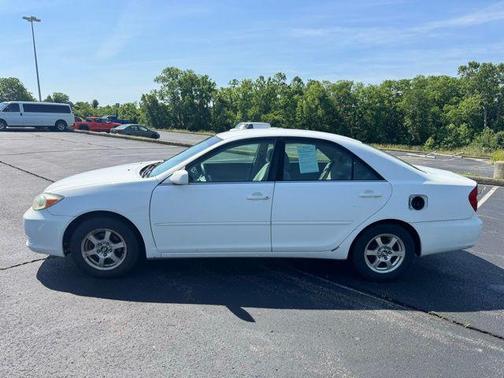 Super White 2002 Toyota Camry LE