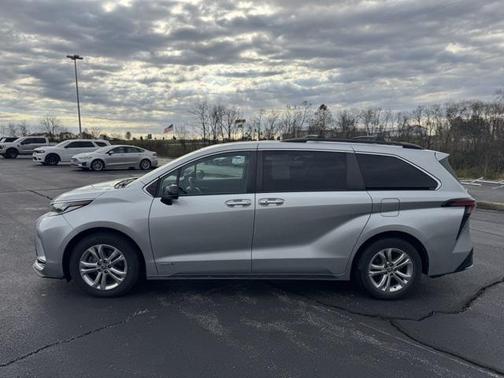 2021 Toyota Sienna XSE 7 Passenger