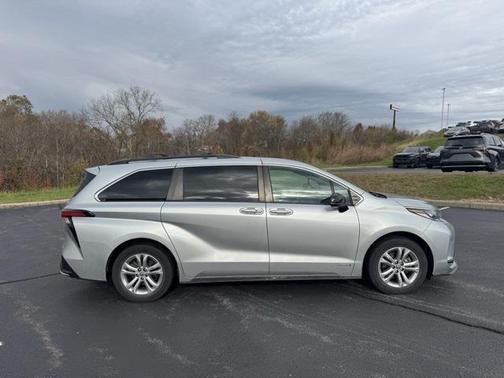 2021 Toyota Sienna XSE 7 Passenger