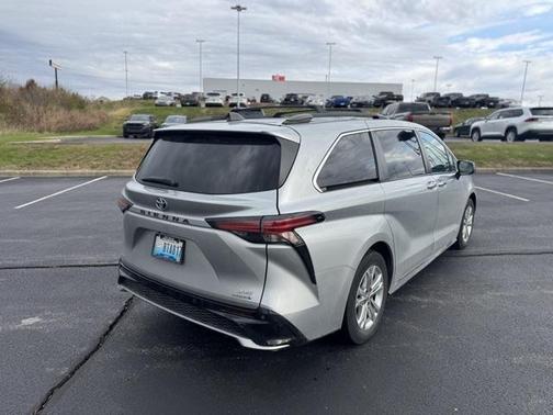2021 Toyota Sienna XSE 7 Passenger