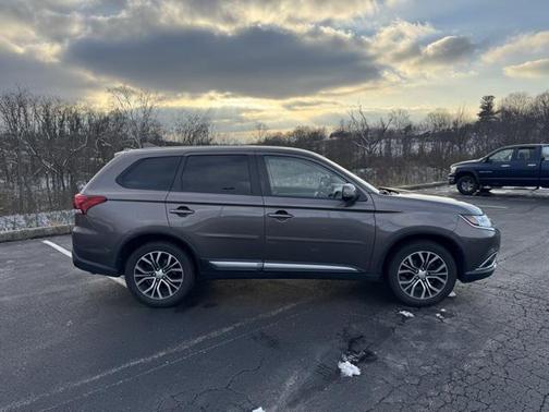 2017 Mitsubishi Outlander SE