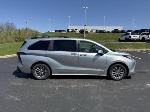 2021 Toyota Sienna XLE