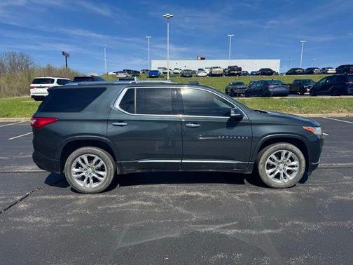 Graphite Metallic 2021 Chevrolet Traverse High Country