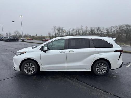 2023 Toyota Sienna XLE
