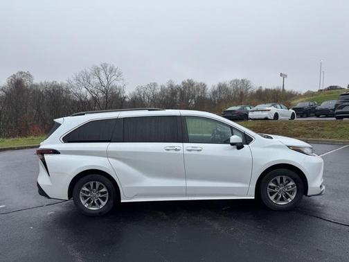 2023 Toyota Sienna XLE