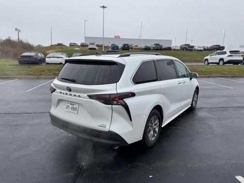 2023 Toyota Sienna XLE