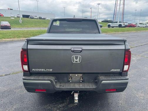 Modern Steel Metallic 2017 Honda Ridgeline RTL