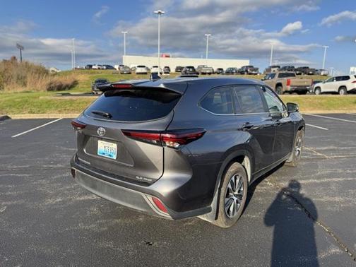 2024 Toyota Highlander XLE