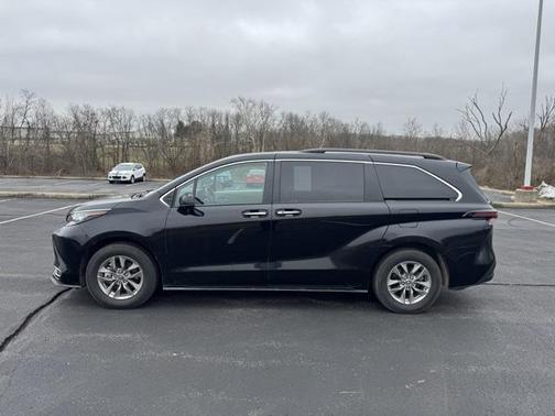 2023 Toyota Sienna XLE