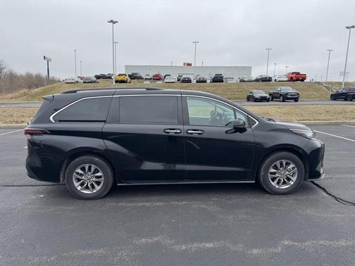 2023 Toyota Sienna XLE