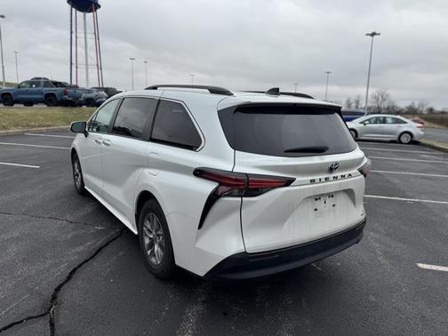 2022 Toyota Sienna XLE