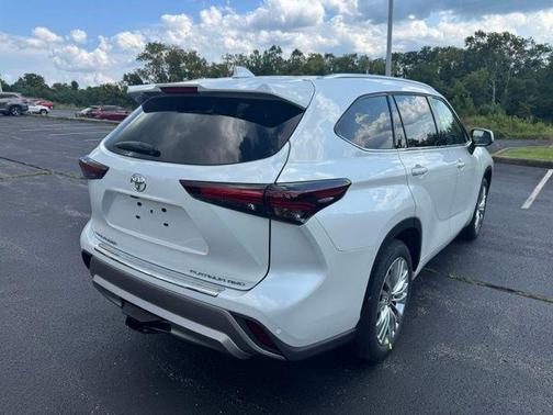Wind Chill Pearl 2026 Toyota Highlander Platinum