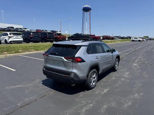 2025 Toyota RAV4 Hybrid XLE