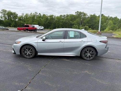 Celestial Silver Metallic 2023 Toyota Camry SE