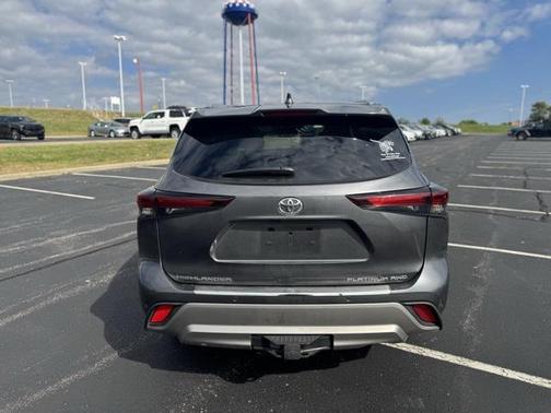 2025 Toyota Highlander Platinum