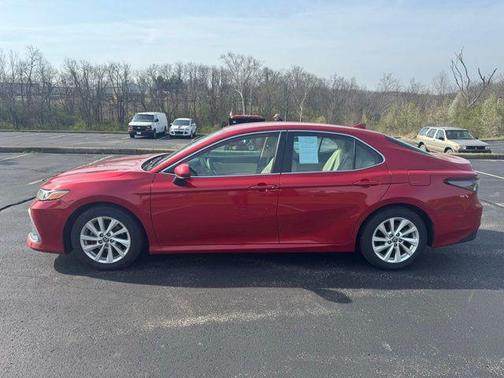 Supersonic Red/Midnight Black Metallic 2023 Toyota Camry LE