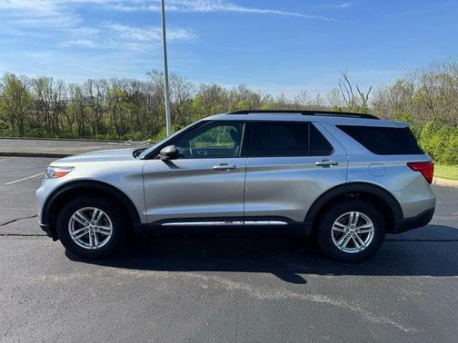 ICONIC SILVER METALLIC 2020 Ford Explorer XLT