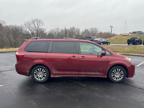 2019 Toyota Sienna XLE