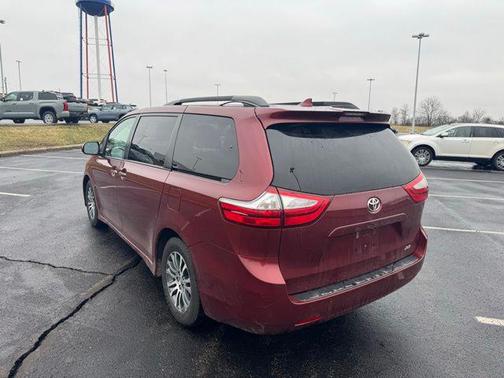2019 Toyota Sienna XLE