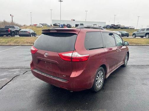 2019 Toyota Sienna XLE