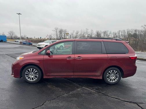 2019 Toyota Sienna XLE