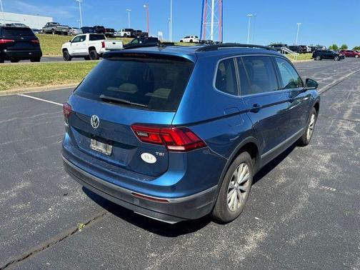 Silk Blue Metallic 2018 Volkswagen Tiguan 2.0T SE
