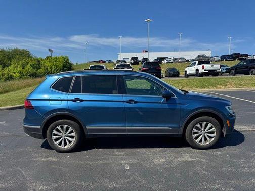 Silk Blue Metallic 2018 Volkswagen Tiguan 2.0T SE