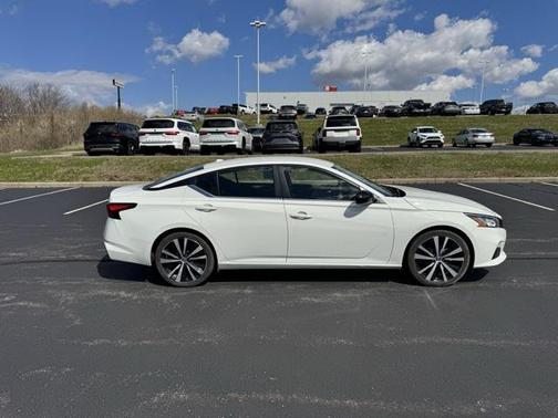 2022 Nissan Altima 2.5 SR