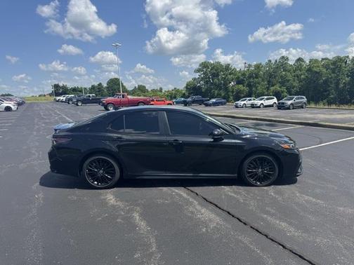 2022 Toyota Camry Hybrid SE