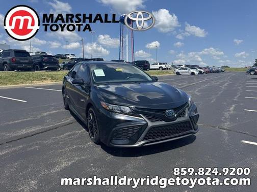 2022 Toyota Camry Hybrid SE