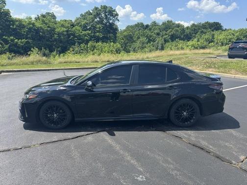 2022 Toyota Camry Hybrid SE
