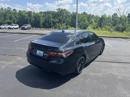 2022 Toyota Camry Hybrid SE