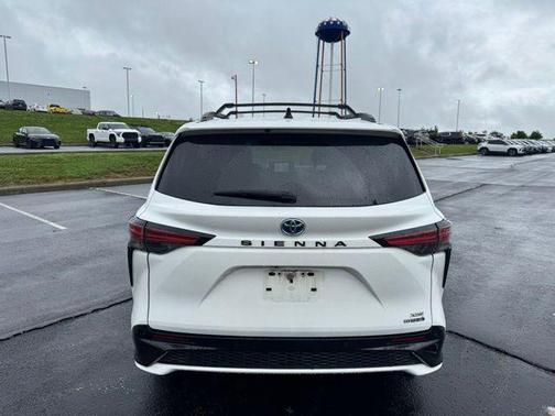 Super White 2021 Toyota Sienna XSE 7 Passenger