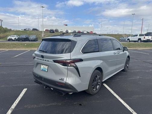 2024 Toyota Sienna Woodland Edition