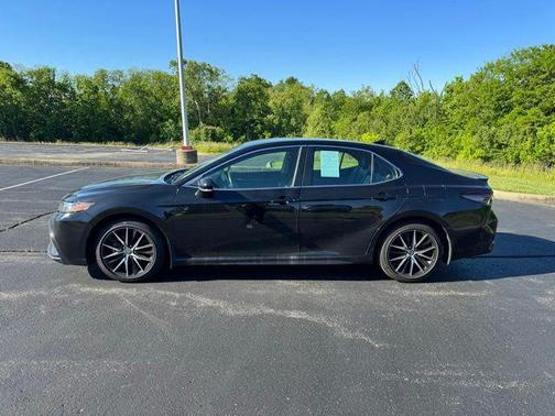 Midnight Black Metallic 2024 Toyota Camry SE