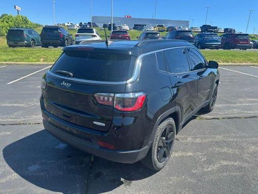 Diamond Black Crystal Pearlcoat 2022 Jeep Compass Latitude