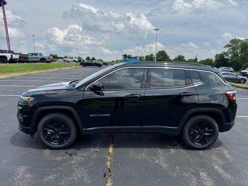 Diamond Black Crystal Pearlcoat 2022 Jeep Compass Latitude