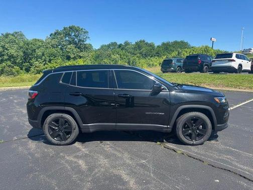 Diamond Black Crystal Pearlcoat 2022 Jeep Compass Latitude