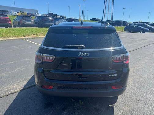 Diamond Black Crystal Pearlcoat 2022 Jeep Compass Latitude