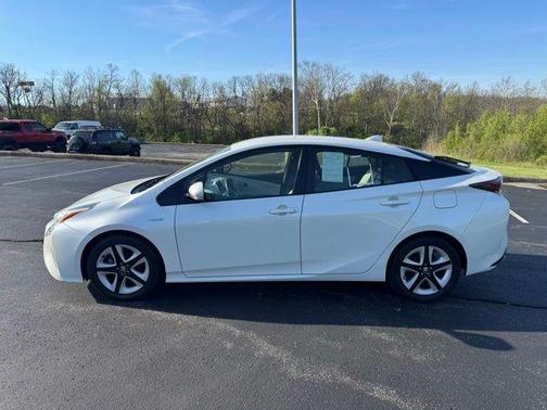 2016 Toyota Prius Three Touring