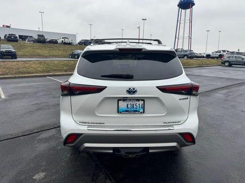 2024 Toyota Highlander Hybrid Platinum