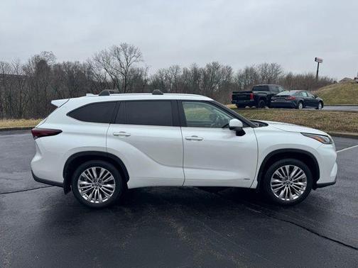 2024 Toyota Highlander Hybrid Platinum