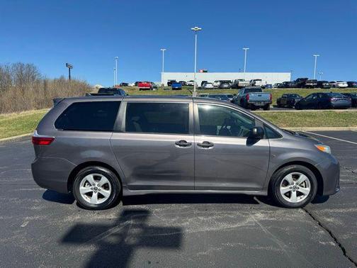 2020 Toyota Sienna SE