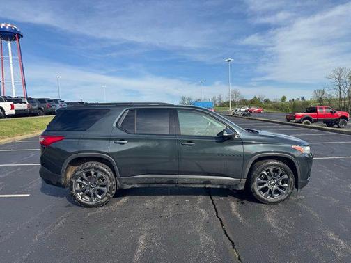 Graphite Metallic 2021 Chevrolet Traverse RS