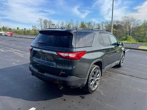 Graphite Metallic 2021 Chevrolet Traverse RS