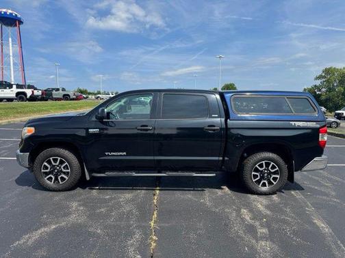 Black 2015 Toyota Tundra SR5