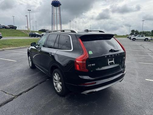 2017 Volvo XC90 T6 Momentum